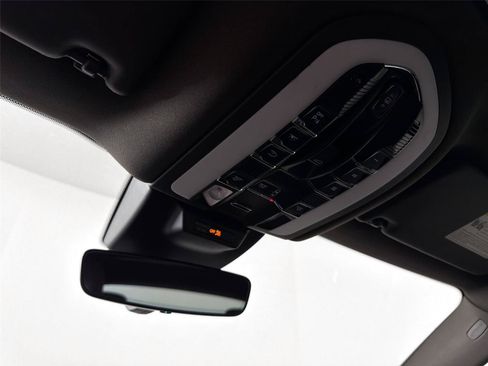 Certified 2023 Porsche Macan S AWD/4WD image 25