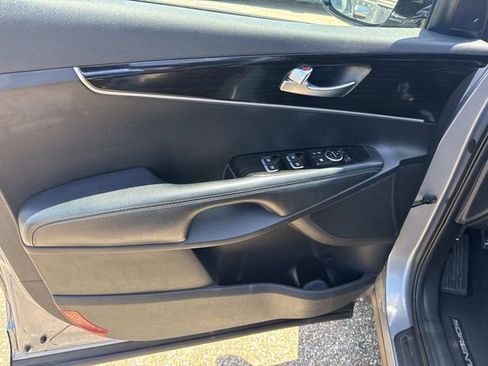 Used 2020 Kia Sorento LX FWD image 24