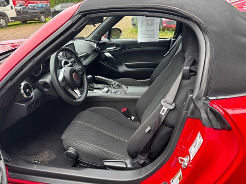 Used 2018 FIAT 124 Spider Classica w/ Technology Group RWD image 2