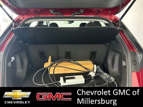 Used 2022 Chevrolet Bolt EUV LT w/ Comfort Package FWD image 12