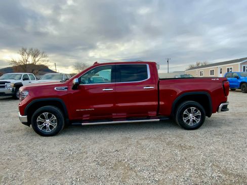 New 2026 GMC Sierra 1500 SLT image 2
