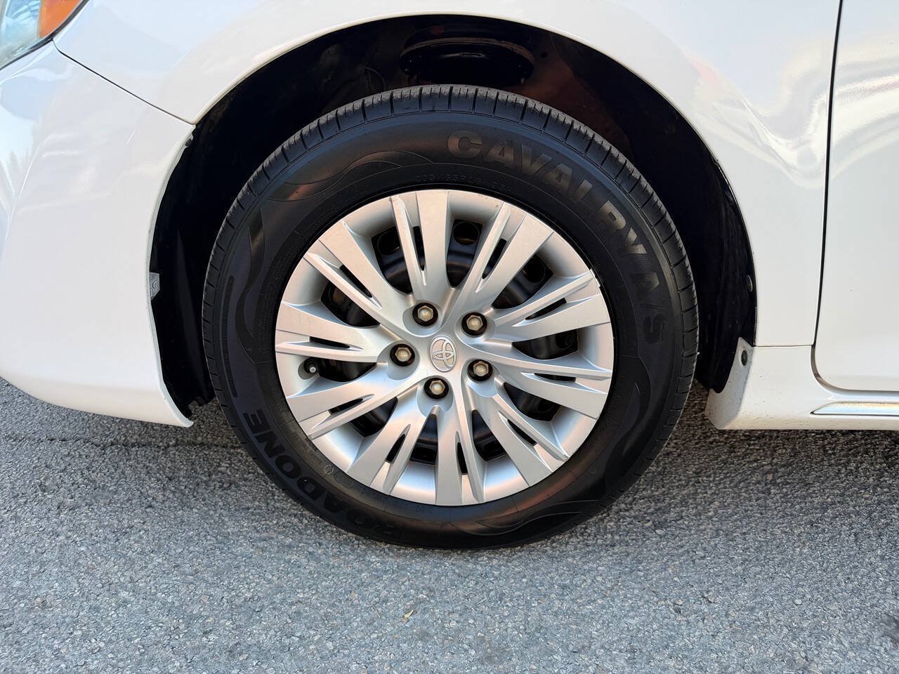 Used 2014 Toyota Camry LE FWD image 33