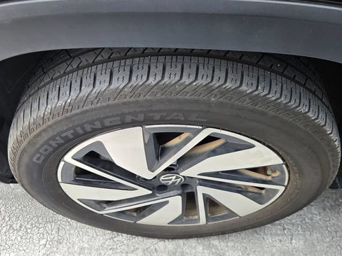 Used 2024 Volkswagen Atlas SE FWD image 5