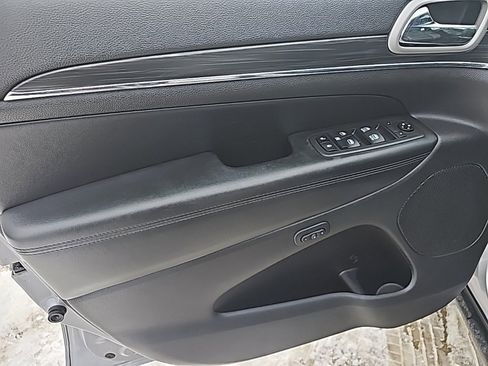 Certified 2020 Jeep Grand Cherokee Limited w/ Premium Lighting Group image 17