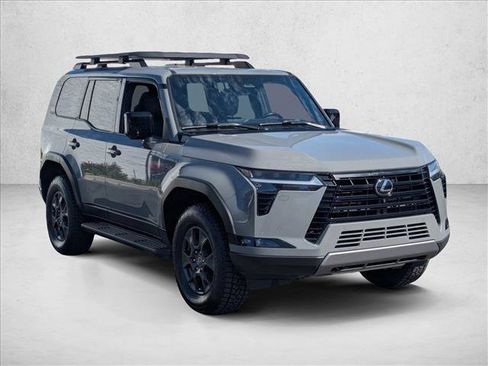 Used 2024 Lexus GX 550 AWD/4WD image 3
