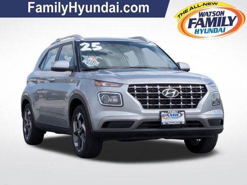 Certified 2025 Hyundai Venue SEL FWD image 1