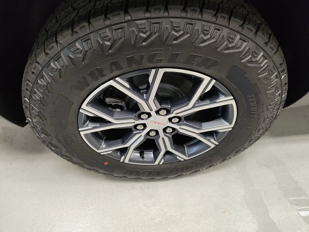 New 2026 GMC Acadia AT4 w/ LPO, Floor Liner Package AWD/4WD image 3