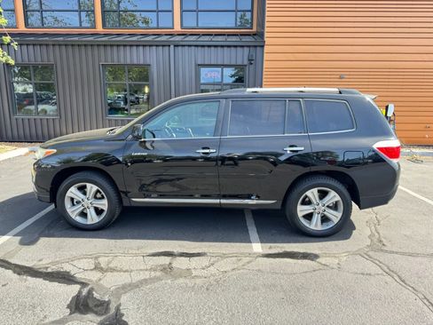 Used 2012 Toyota Highlander Limited w/ Tow Pkg AWD/4WD image 2