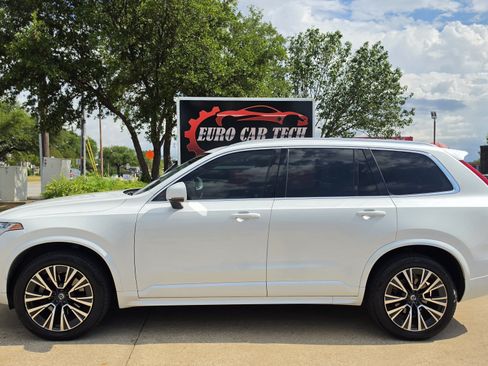 Used 2020 Volvo XC90 T6 Momentum AWD/4WD image 2