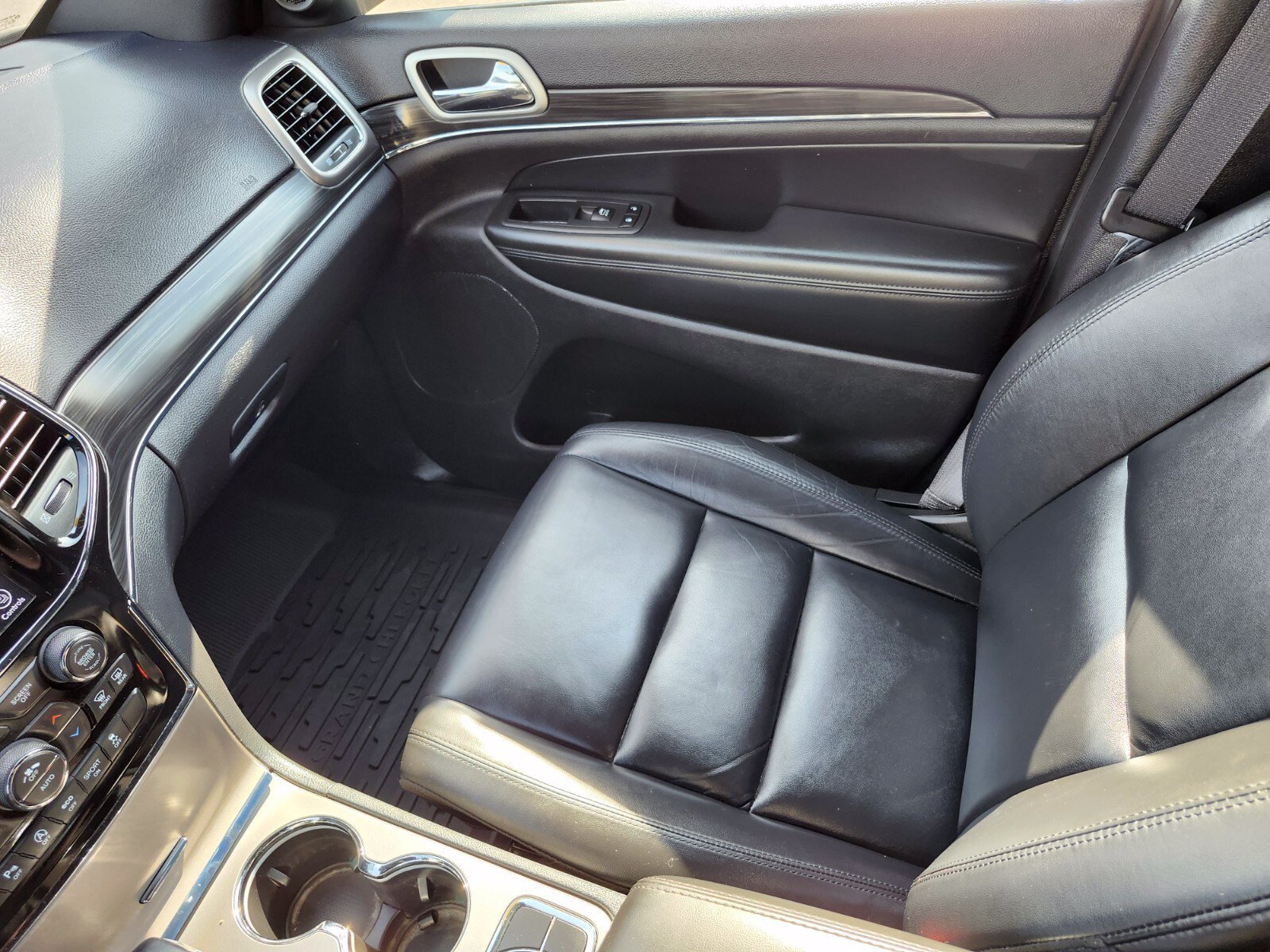 Used 2020 Jeep Grand Cherokee Limited AWD/4WD image 14