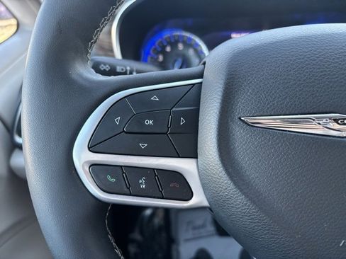 Used 2022 Chrysler Pacifica Limited image 16