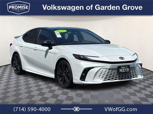 Used 2025 Toyota Camry XSE FWD image 2