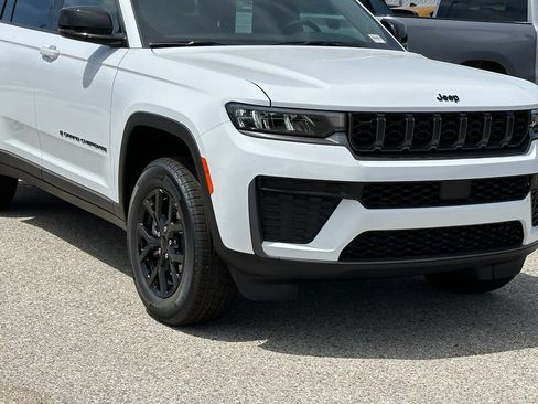 New 2026 Jeep Grand Cherokee L 4WD image 10