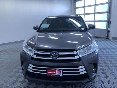 Used 2017 Toyota Highlander Plus AWD/4WD image 15