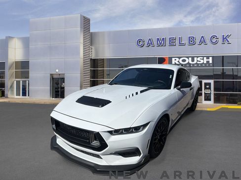 Used 2024 Ford Mustang Coupe RWD image 13