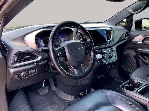 Used 2019 Chrysler Pacifica Touring-L w/ S Appearance Package FWD image 18
