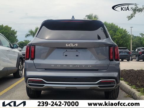 Certified 2022 Kia Sorento S FWD image 8