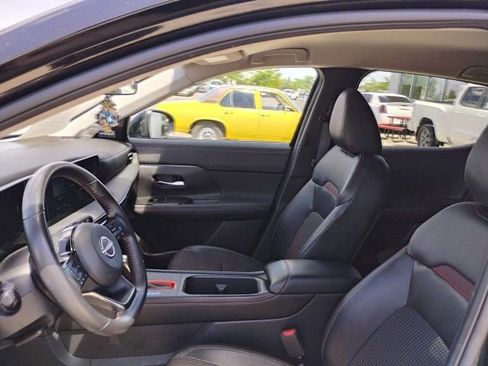 Used 2025 Nissan Kicks SR AWD/4WD image 13
