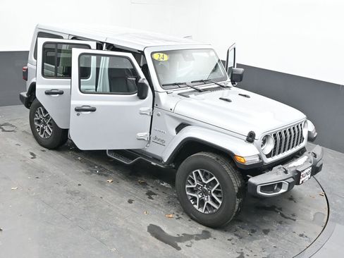 Used 2024 Jeep Wrangler Sahara image 53