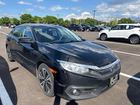 Used 2017 Honda Civic EX-T image 2
