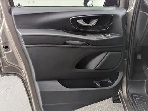 Used 2016 Mercedes-Benz Metris Passenger image 13