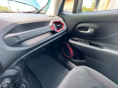 Used 2021 Jeep Renegade Trailhawk image 12