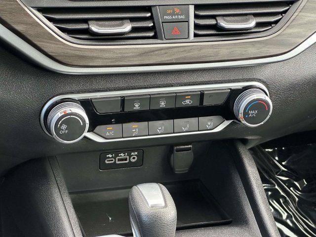 Used 2025 Nissan Altima 2.5 SV FWD image 19