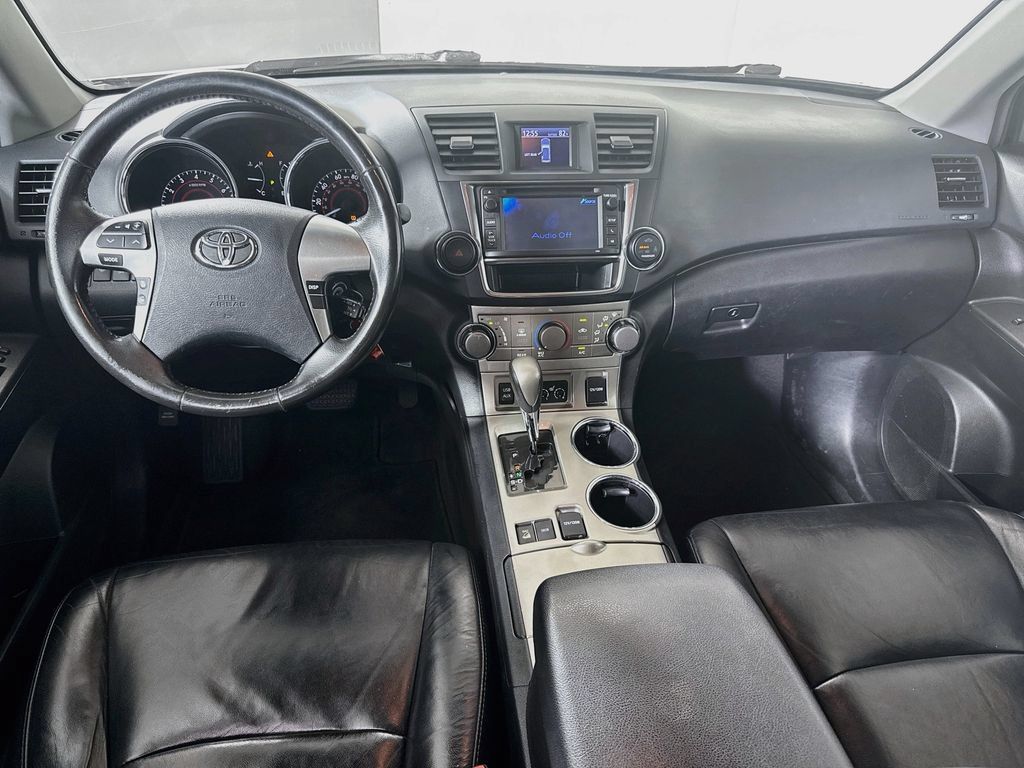 Used 2013 Toyota Highlander SE AWD/4WD image 23