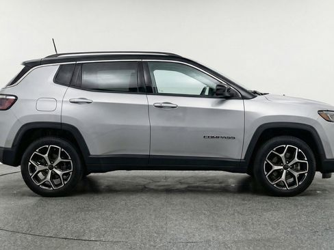 Used 2025 Jeep Compass Limited image 11