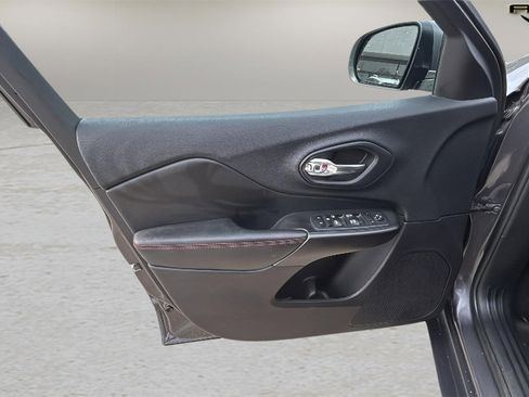 Used 2020 Jeep Cherokee Trailhawk image 16