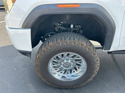 Used 2022 GMC Sierra 2500 AT4 w/ AT4 Preferred Package AWD/4WD image 12