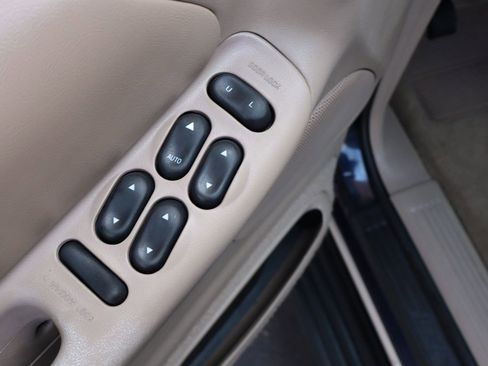 Used 2000 Ford Explorer Eddie Bauer image 27