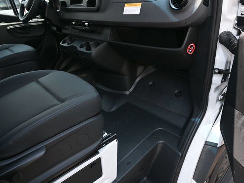 Used 2025 Mercedes-Benz Sprinter 2500 image 19