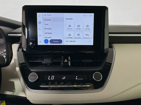 Used 2025 Toyota Corolla LE image 14