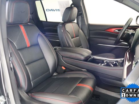 Used 2025 Chevrolet Traverse RS image 20