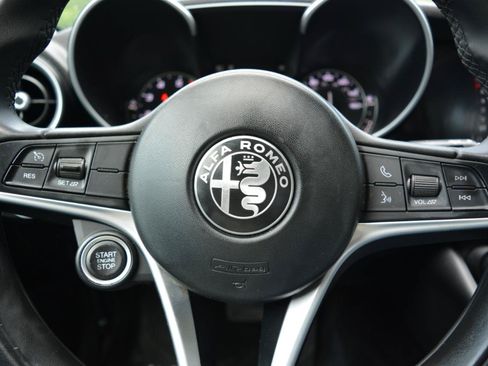 Used 2019 Alfa Romeo Giulia RWD image 19