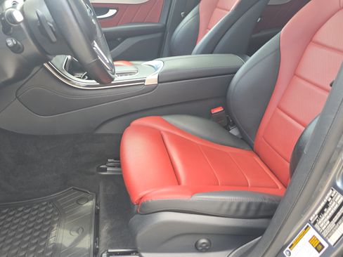 Used 2021 Mercedes-Benz GLC 300 4MATIC image 13