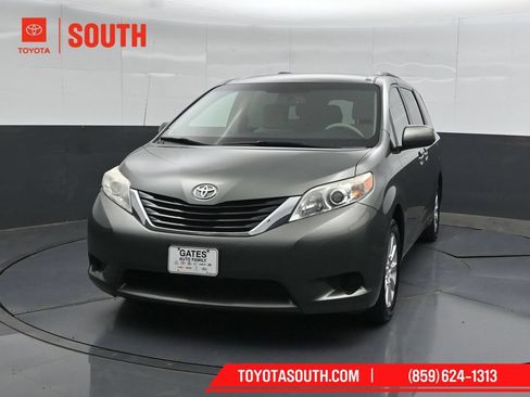 Used 2014 Toyota Sienna LE AWD/4WD image 5