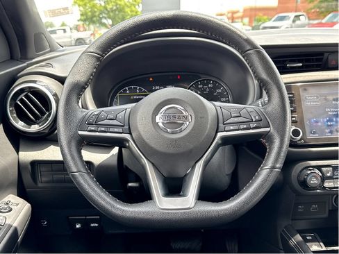 Used 2021 Nissan Kicks SR w/ SR Premium Package FWD image 13