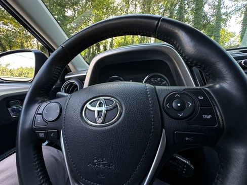 Used 2018 Toyota RAV4 Limited image 21