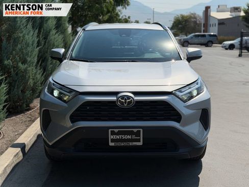 Used 2025 Toyota RAV4 XLE AWD/4WD image 2