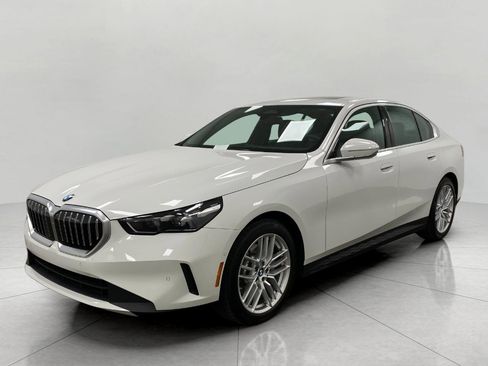 Certified 2024 BMW 530i xDrive w/ Convenience Package image 9