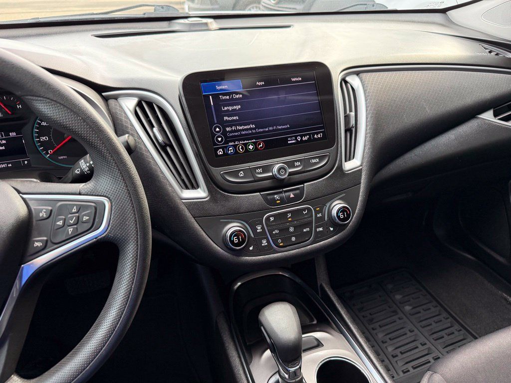 Used 2022 Chevrolet Malibu LT FWD image 19