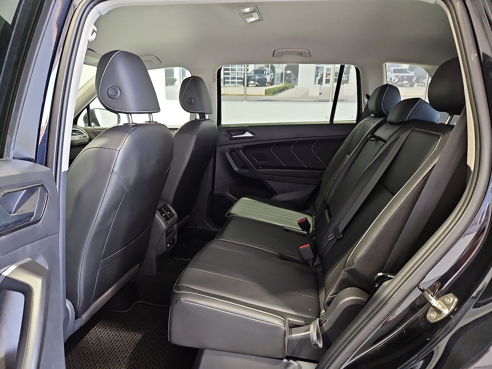 Certified 2024 Volkswagen Tiguan SE FWD image 13