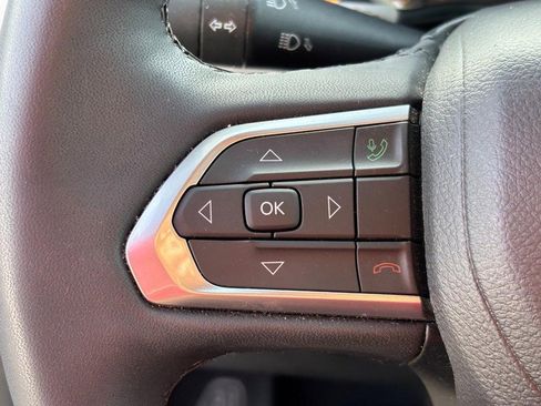 Used 2023 Jeep Compass Limited image 17