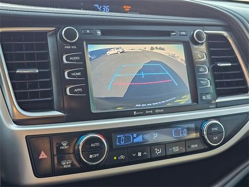 Used 2016 Toyota Highlander XLE image 20