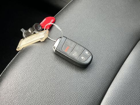 Used 2025 Jeep Compass Limited AWD/4WD image 17