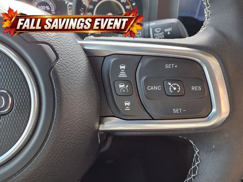 Used 2025 Jeep Wrangler Unlimited Sahara AWD/4WD image 19