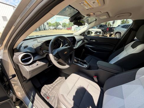 Used 2026 Chevrolet Trax LS FWD image 10