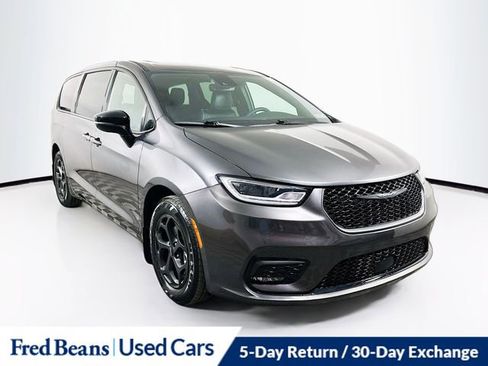 Used 2023 Chrysler Pacifica Limited w/ S Appearance Package image 1